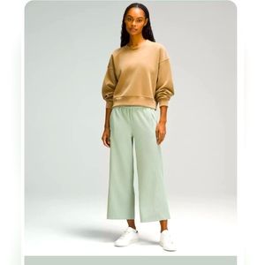 NWT Lululemon Ribbed Softstreme Mid Rise Wide Leg Crop 25” Size 4
